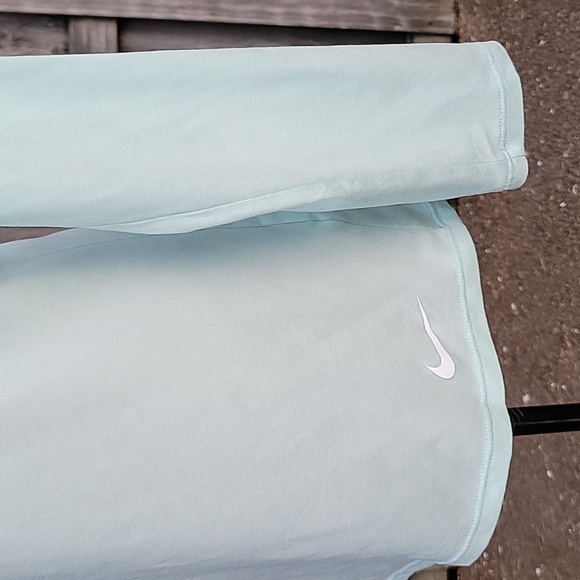 Nike Dri-Fit Performance Hoodie - Picture 3 of 17